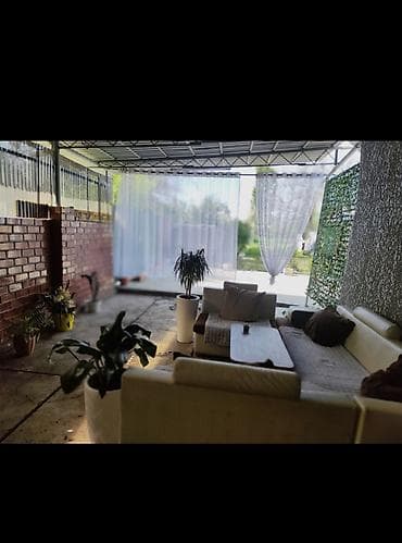 элитные особняки: Продаётся жилой дом с закрытым двором и просторной кухней‑столовой — 3