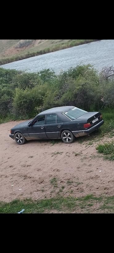 Mercedes-Benz W124: 1992 г., Седан