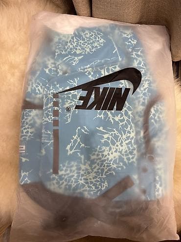 Рюкзак Nike, городской/спортивный - Цвет: голубой с белым абстрактным at lalafo.kg Рюкзак Nike, городской/спортивный - Цвет: голубой с белым абстрактным