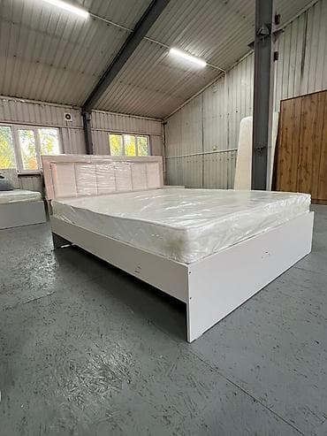 Кровати: Двуспальная кровать, Новый, С мягким изголовьем, длина - 2000 см — 2