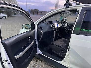 кадамжай авто: Toyota Ist: 2003 г., 1.5 л, Автомат, Бензин, Хетчбек — 5