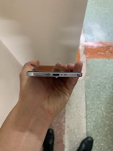 кармин часы: IPhone Air, Колдонулган, 256 ГБ, Ак, Заряддоочу түзүлүш, 99 % — 5