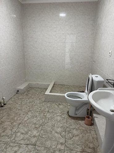 Кыймылсыз мүлк: Кеңселерди ижаралоо, 200 м², Административдик имаратта, 1-катар, Өзүнчө санитардык түйүнү менен, Коопсуздук системасы менен — 8