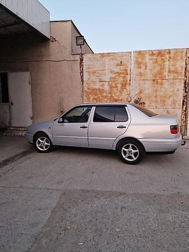 Унаа: Volkswagen Vento: 1996 г., 2 л, Кол менен иштөөчү, Бензин, Седан — 8
