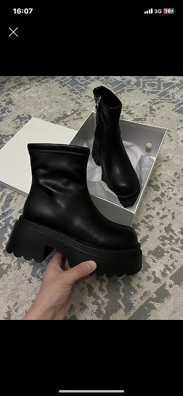 Отдам даром: 39-40 размерррр. Комплект женских вещей 1) Черные ботинки - Модель — 1