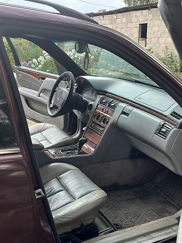 Mercedes-Benz E-Class: 1998 г., 2 л, Автомат, Бензин, Универсал