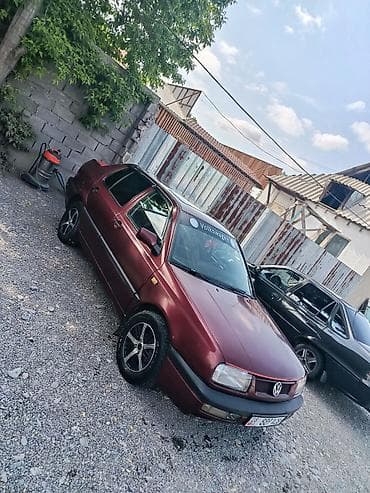 атбашы авто: Volkswagen Vento: 1993 г., 1.8 л, Кол менен иштөөчү, Газ, Седан — 2