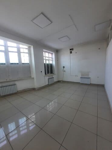 Ковролин: В г.Ош сдаётся помещение под бизнес, вдоль дороги 100кв.м., Адрес — 1