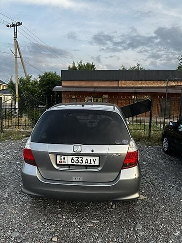 Honda Fit: 2005 г., 1.3 л, Автомат, Бензин, Хэтчбэк
