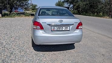 byd e7: Toyota Yaris: 2009 г., 1.5 л, Автомат, Бензин, Седан — 4