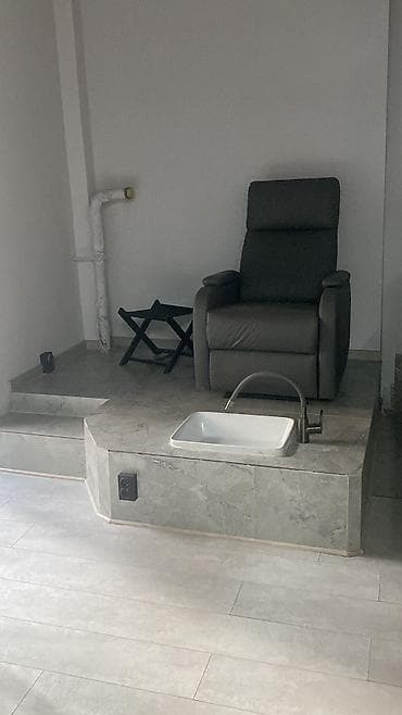 Балдар эмереги: Сдаются Рабочее место мастера маникюра/педикюра Адрес:Байтик баатыр — 2