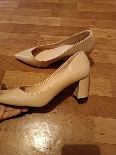 срочно продаю в связи с переездом: Туфли 38 размер сост отличное надевала один раз 600с — 3