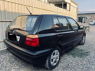 Volkswagen Golf: 1993 г., 1.8 л, Механика, Бензин, Хэтчбэк