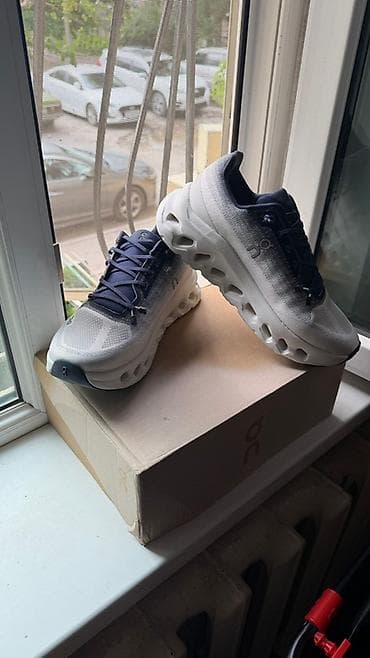 Мужские кроссовки, 41, 41.5, 42, Новый, цвет - Серый