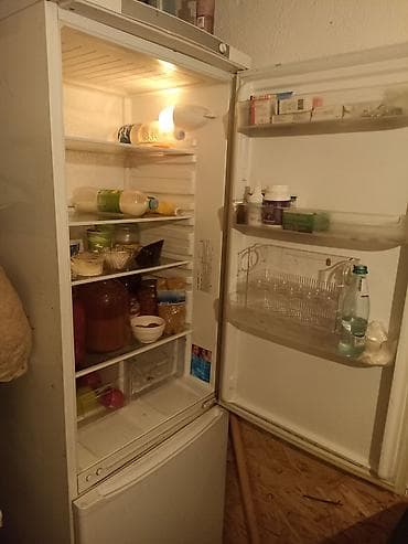 полки холодильника: Холодильник Indesit, двухкамерный, белый. - Классическая компоновка — 3