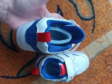 размер 28: Продам кроссовки Абсолютно новые на мальчика (22размер) Подошва — 4