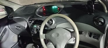 byd e7: Toyota Vitz: 2001 г., 1.3 л, Автомат, Бензин, Хэтчбэк — 3