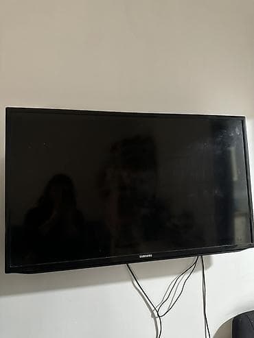 плазменые телевизоры: Телевизор Samsung, диагональ примерно 40–43". Плоская панель с тонкой — 2