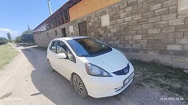 Унаа сатуу: Honda Fit: 2014 г., 1.5 л, Кол менен иштөөчү, Бензин, Хетчбек — 6