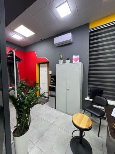 снять дом на панораме: Ижарага берем Офистик, 100 кв. м, Турак комплексинде, Тоолор көрүнүп турат, 1-катар, Жабдуулары менен — 16