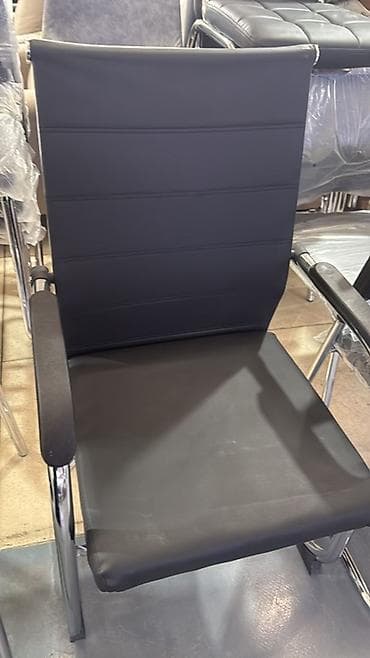 Офисные кресла: Офисное кресло, Без колесиков, цвет - Черный, Экокожа — 3