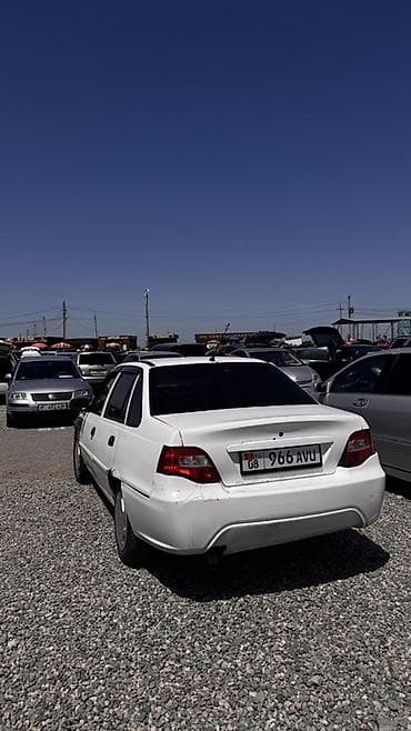 Daewoo Nexia: 2010 г., 1.6 л, Механика, Бензин, Седан