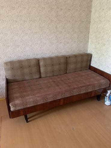 Диван-кушетка в ретро‑стиле
