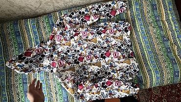 курты: Легкая ветровка с капюшоном в ярком мультяшном принте. - Принт — 4