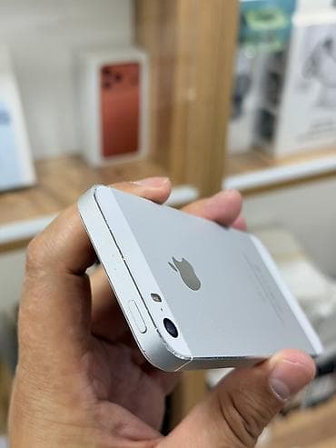 iphone 5s: IPhone 5s, Б/у, 32 ГБ, Серебристый, Защитное стекло, Чехол — 5
