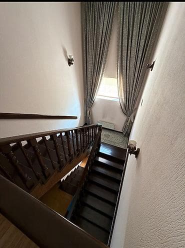 остановка: 🏠 Срочно!!! Продается 3 уровневый дом рядом с центром. 📍 Район — 7