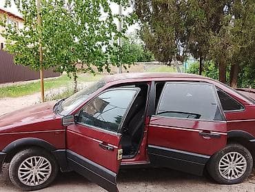 Volkswagen Passat: 1988 г., Механика, Газ, Седан