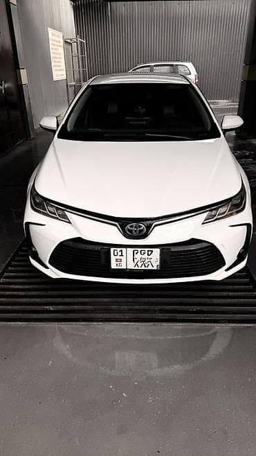 Toyota Corolla: 2019 г., 1.8 л, Вариатор, Гибрид, Седан
