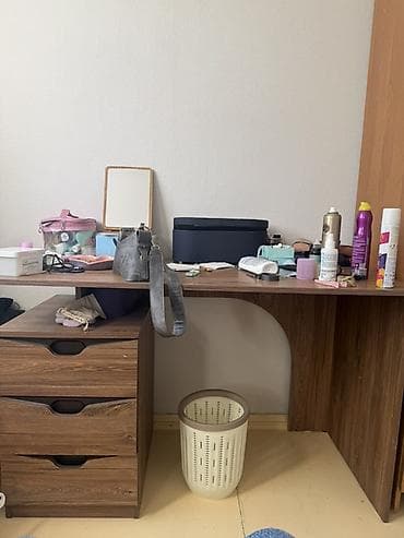 сервант для посуды: Письменный/туалетный стол с тумбой - Материал: ЛДСП с текстурой под — 1