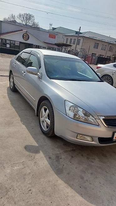 buick rendezvous: Седан бизнес‑класса серебристого цвета. Основные характеристики: - — 4