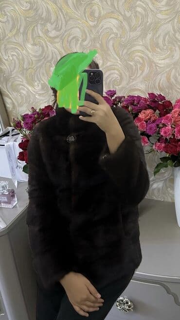 Киреге берилүүчү кийимдер: Шуба размер 40 
Продаю s-m подойдет цена и срочно 
Трансформер шуба — 1