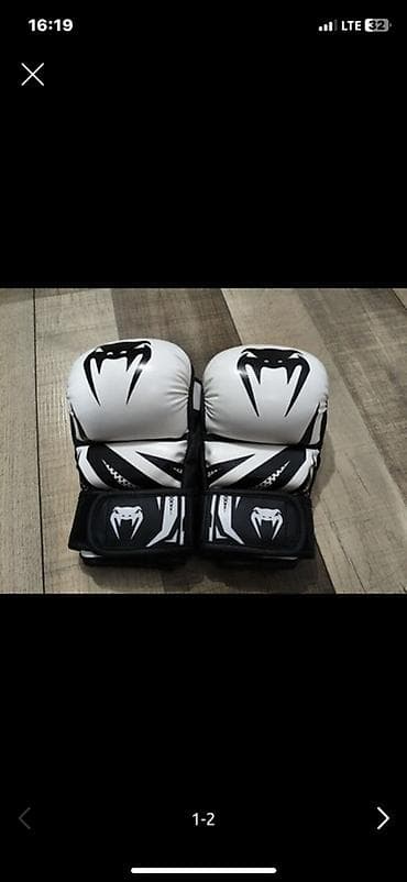 Перчатки Venum, бело‑черные. - Назначение: бокс, кикбоксинг, тайский