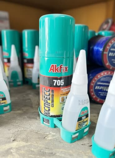 ибоксидная смола: Клей Akfix 705 предназначен для различных целей. В изображении — 1