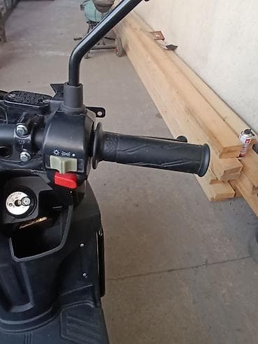 маленький мопед: Скутер Танк, тормоза дисковые,12 колёса, сигнализация, всё работает,не — 5