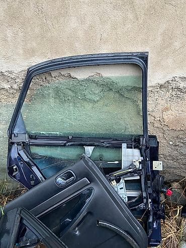 audi q3: Продаётся двери Пассат б3, левая задняя дверь Хонда СРВ -2, задняя — 2