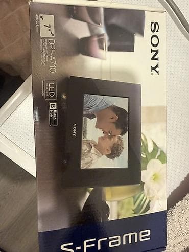 Декор и интерьер: Цифровая фоторамка Sony S-Frame DPF-A710 - Диагональ экрана: 7 дюймов — 1