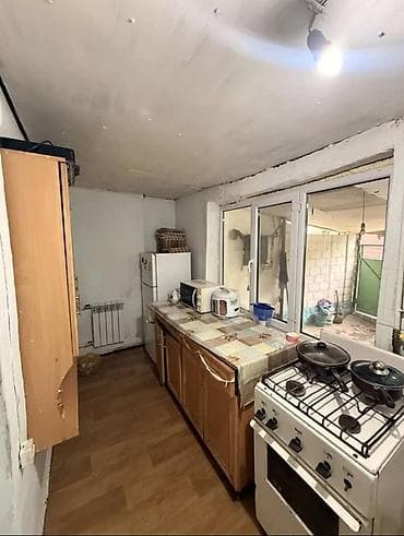 ошский рынак: 🏡 Продаётся просторный дом 📍 Район Ош базар Срочная продажа! • 🛏 — 5