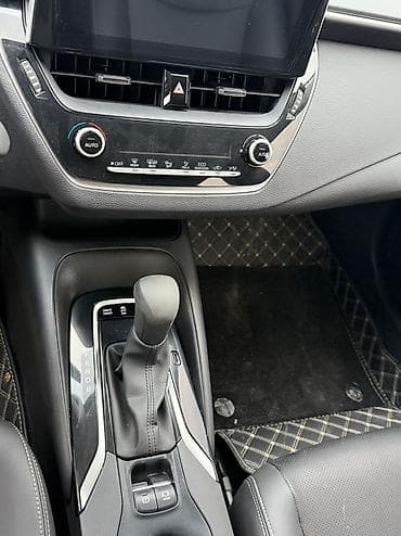 scion машина: Toyota Corolla: 2019 г., 1.8 л, Вариатор, Гибрид, Седан — 9