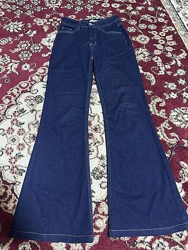 Джинсы: Джинсы-клёш из плотного тёмно-синего денима - Фасон: расширенные от — 1