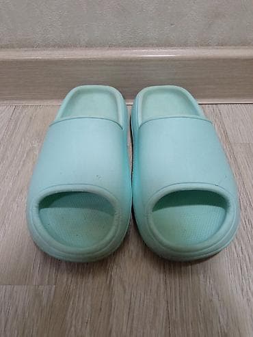 soft shell: Продаю детские резиновые шлепки, состояние хорошее, размер 34-35 — 1