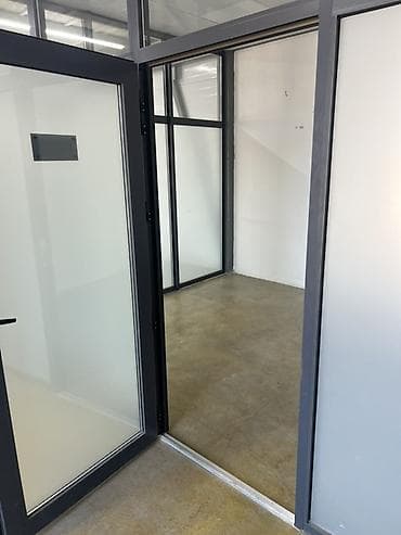 снять салон красоты: Сдается универсальное помещение с общей площадью 100 кВ.м на первой — 4