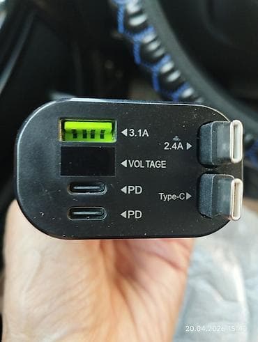 2011 v3: Автомобильное зарядное устройство с двумя выходами Type‑C PD и одним — 1