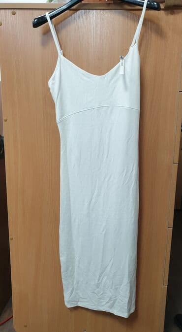 платья на прокат больших размеров: Новое белое платье миди. Бренд: ASOS. 44 размер — 1