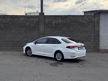 карол: Toyota Corolla: 2022 г., 1.8 л, Вариатор, Гибрид, Седан — 5