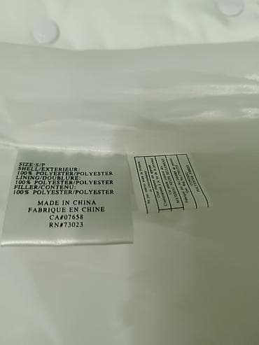 Верхняя одежда: Жилетка для девочки белая новая с капюшоном отстёгивается. Привезли — 4