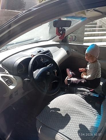 shevrale spark: Nissan Almera Tino: 2001 г., 1.8 л, Механика, Бензин, Хэтчбэк — 7